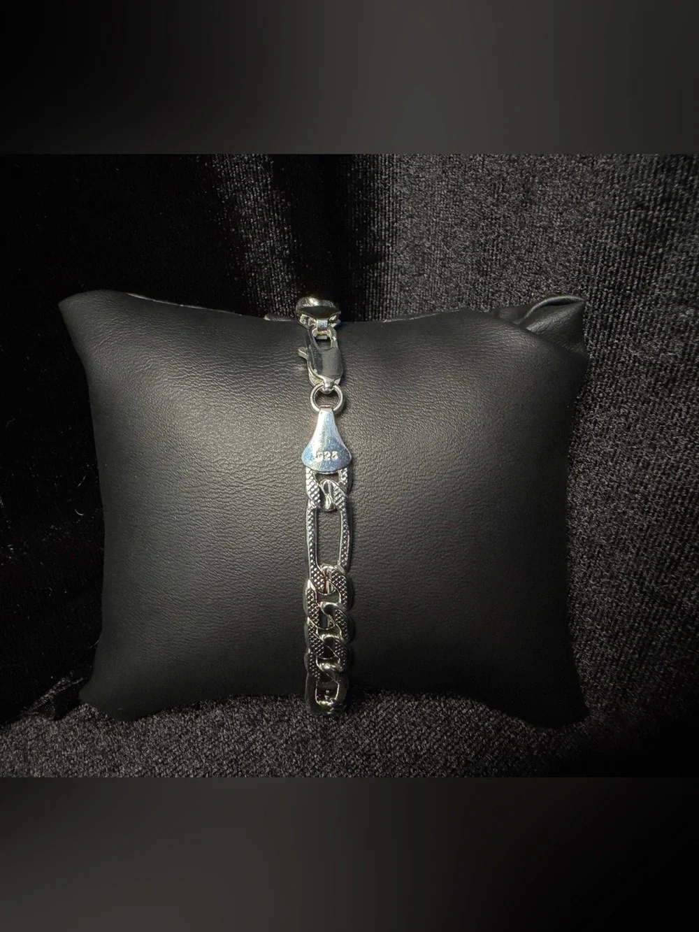 Diamond Cut Figaro 8in 7MM 925 Stamped Silver Bracelet. Brand New. Very nice!